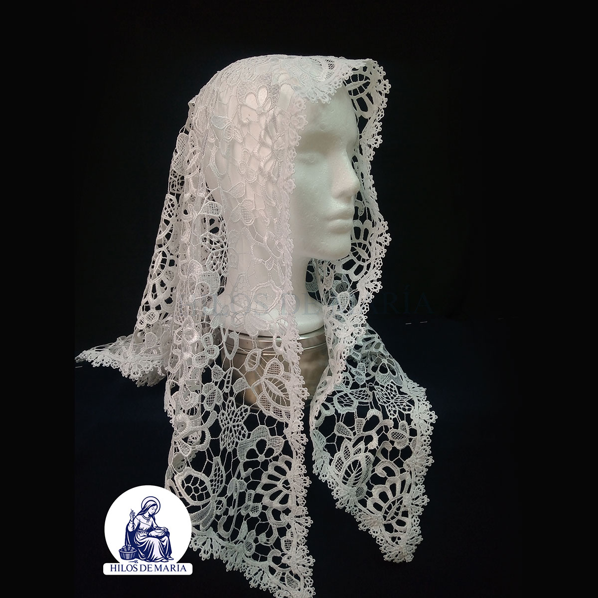 Mantilla Mediana Triangular Flores Blanca