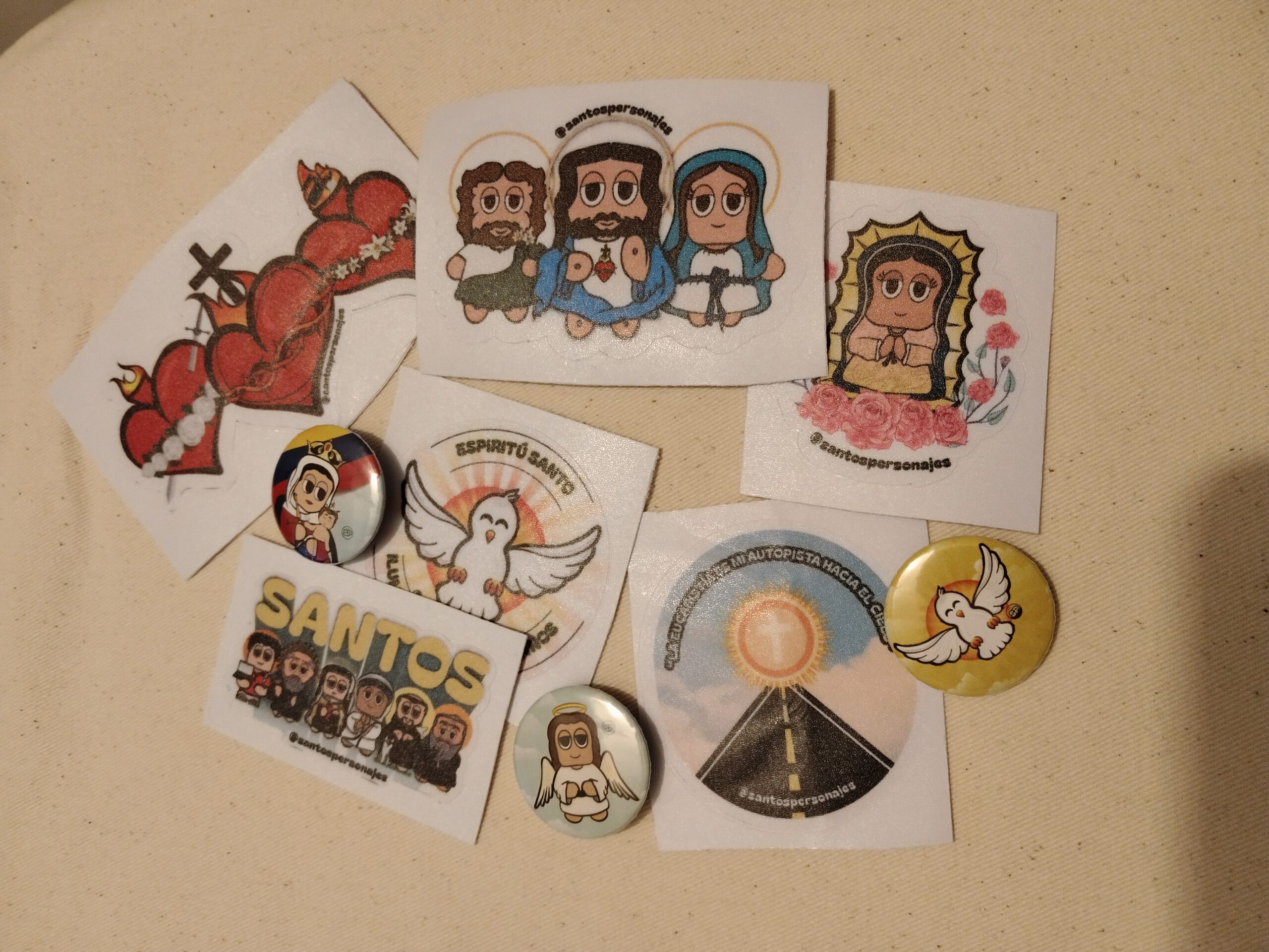 Combo Botones y Stickers surtidos